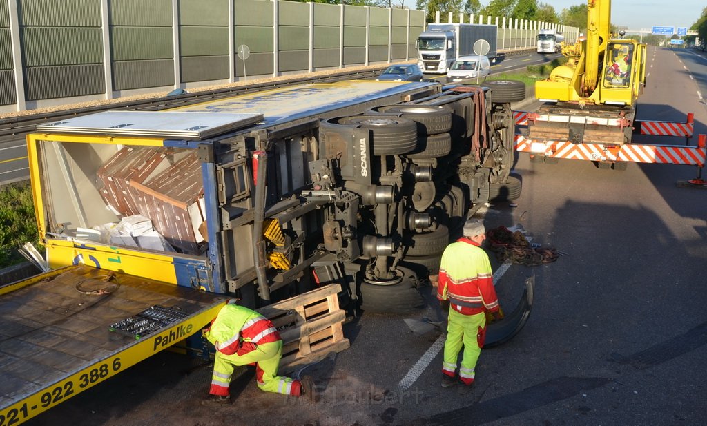 VU LKW umgestuerzt A 3 Rich Oberhausen Hoehe AS Koeln Koenigsforst P150.JPG - Miklos Laubert